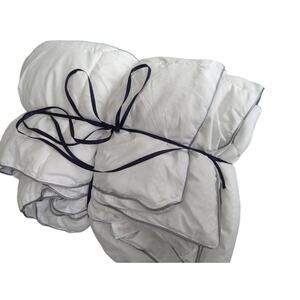 HOMELIKE MOMENT! BUTTER SOFT DOWN ALTERNATIVE COMFORTER, WHITE W/GRAY! SZ TW